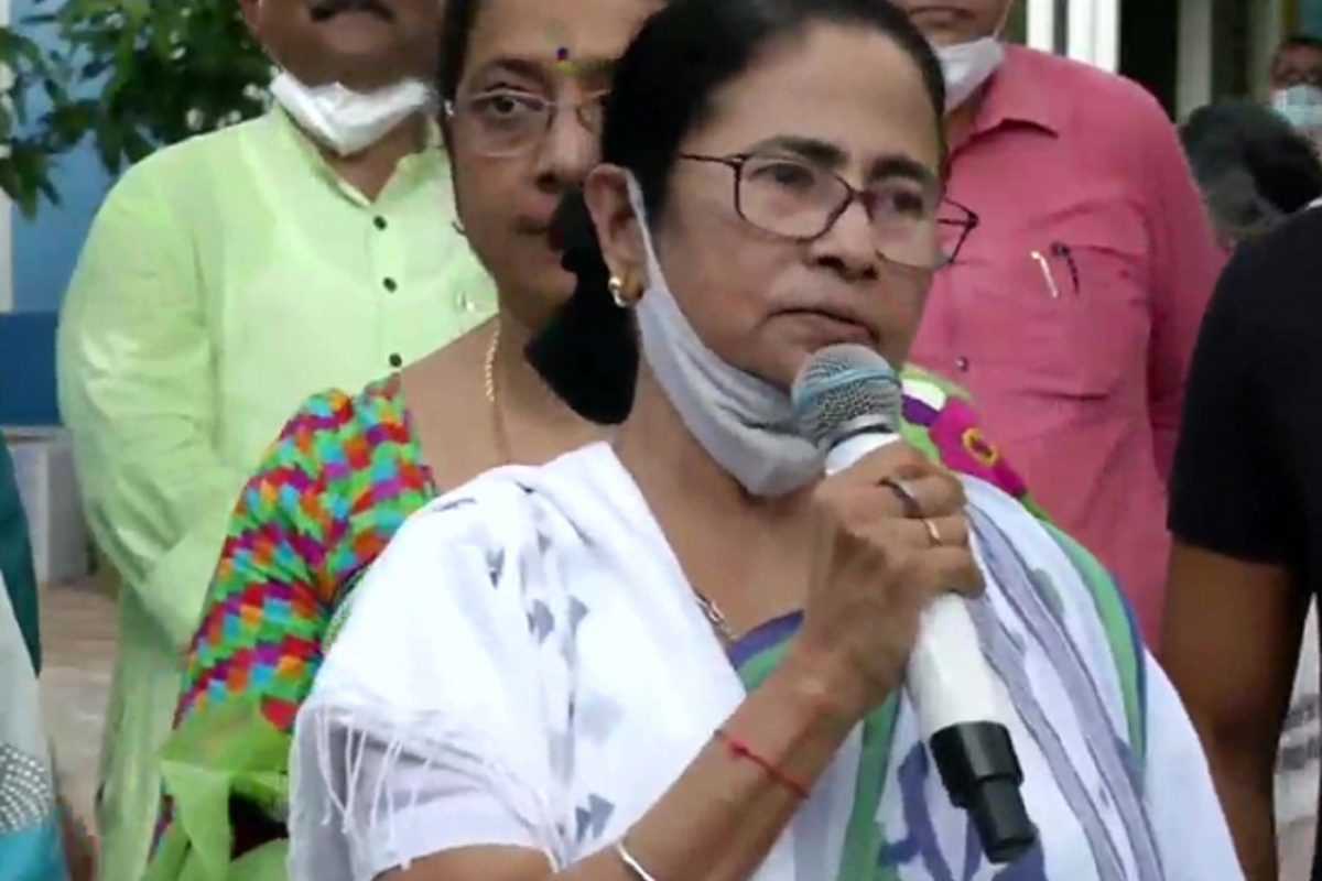 बंगाल: उपचुनाव ने बताया कि विपक्ष कितने पानी में बंगाल: उपचुनाव ने बताया कि विपक्ष कितने पानी में